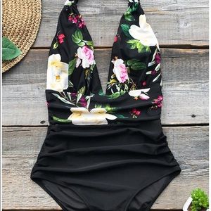 Cup she floral/black halter 1 piece bathing suit